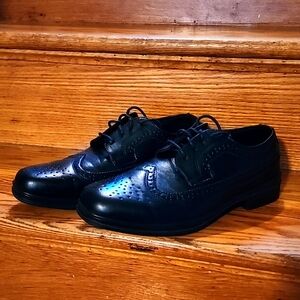 Boys dress shoes, size 6